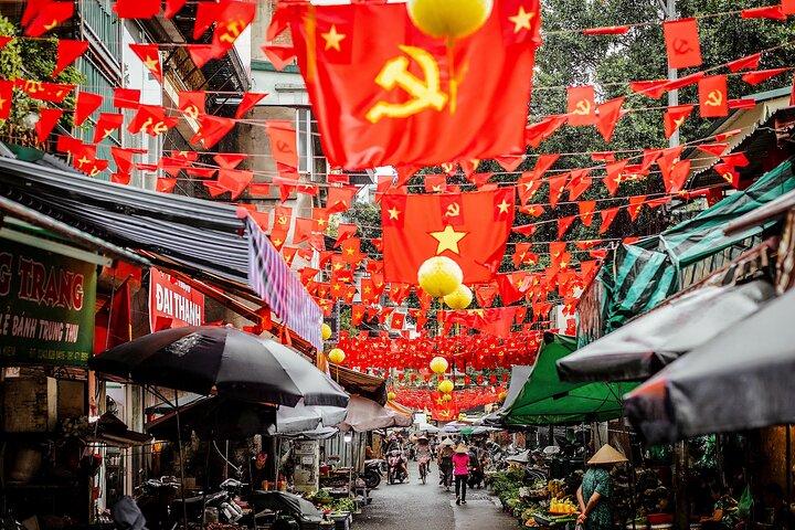 Hanoi Dusk Food Tour with 15+ Tastings