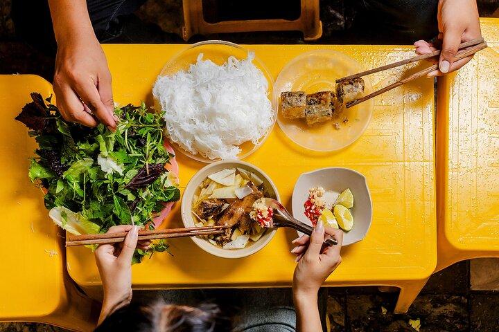 Hanoi Dusk Food Tour with 15+ Tastings