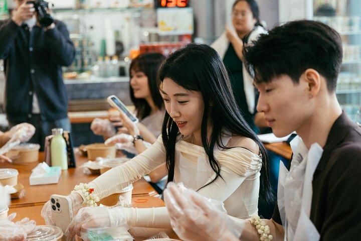 Premium Hawker Experience: Sample Local Favorite Hawker Food