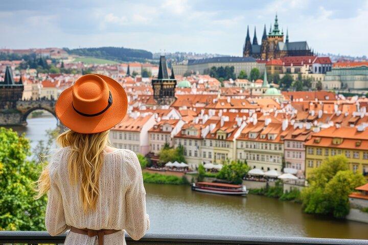 Vienna to Prague - Private Transfer with 2 hours of Sightseeing