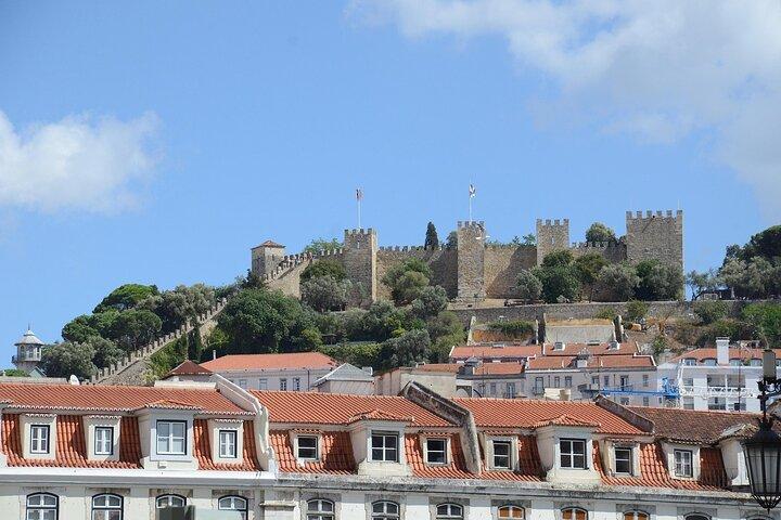 Lisbon : Private St George Castle w/tkts + Walking Tour Alfama