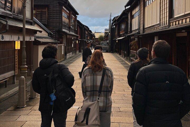 Kanazawa Food Tour: Omicho Market & Geisha District