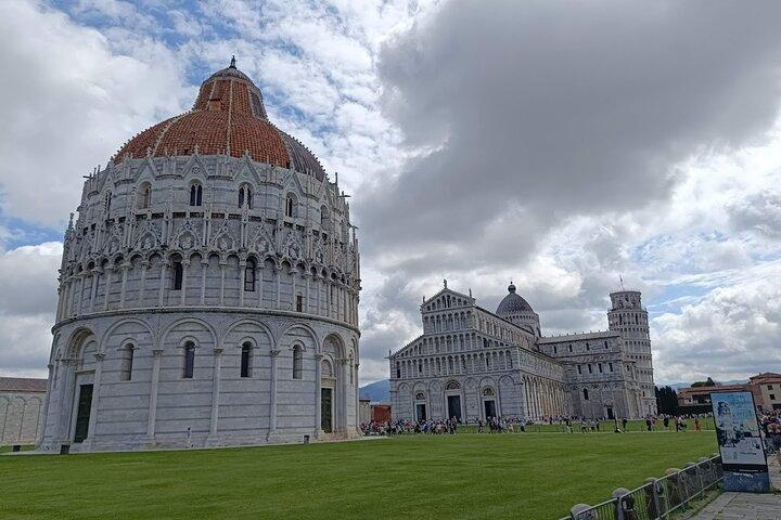 PRIVATE TRANSFER from Florence to Cinque Terre with stop in Pisa (2 hrs)