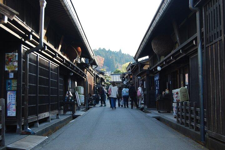Walking Tour in Takayama Old Town and Historic Streets