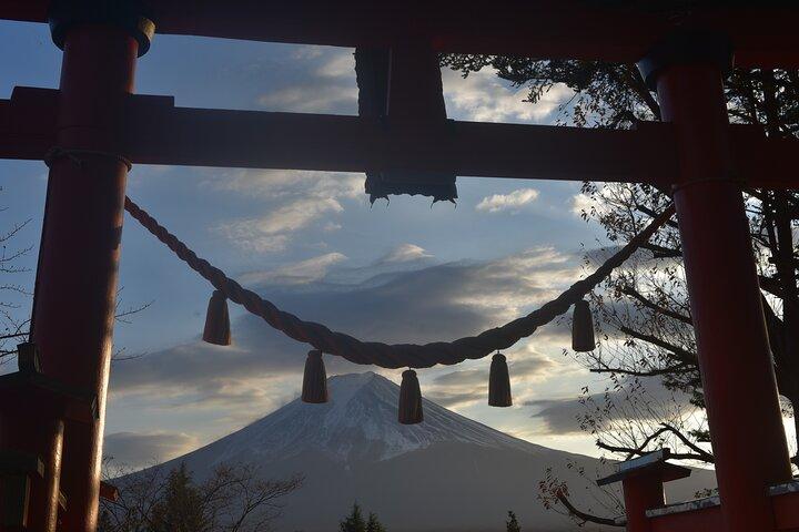 Mt Fuji and Kawaguchiko Private Tour