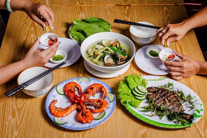 Da Nang Nights Food Tour with 15+ Tastings