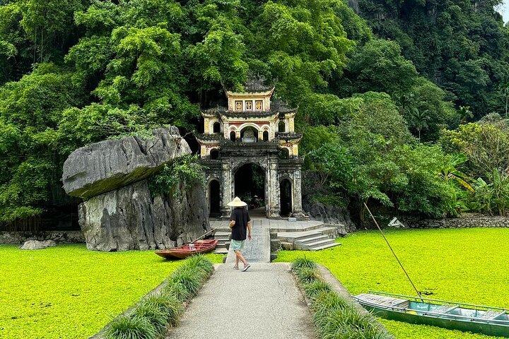 Luxury Private Tour: Hoa Lu, Tam Coc, Bich Dong, Scenic Cycling