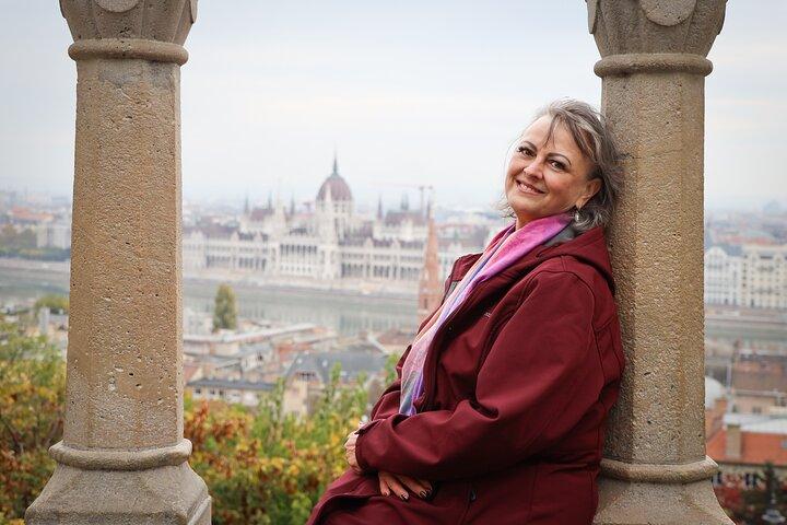Budapest Private Guided Tour with Photoshoot - Small(2hrs)