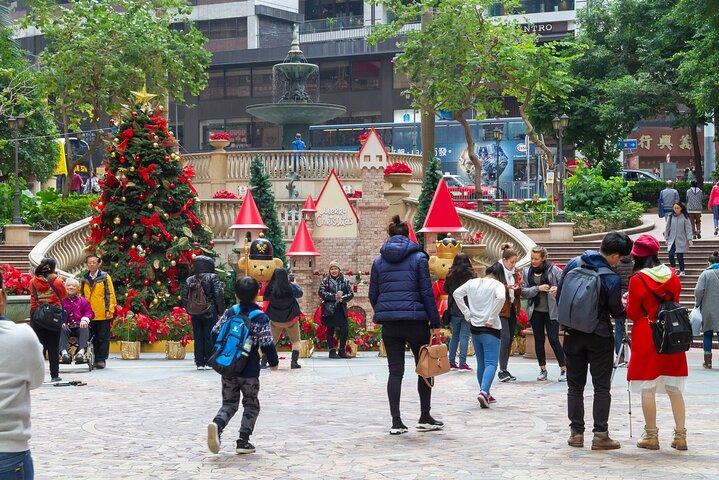 Private Christmas Walking Tour Hong Kong and Egg Waffle Treat