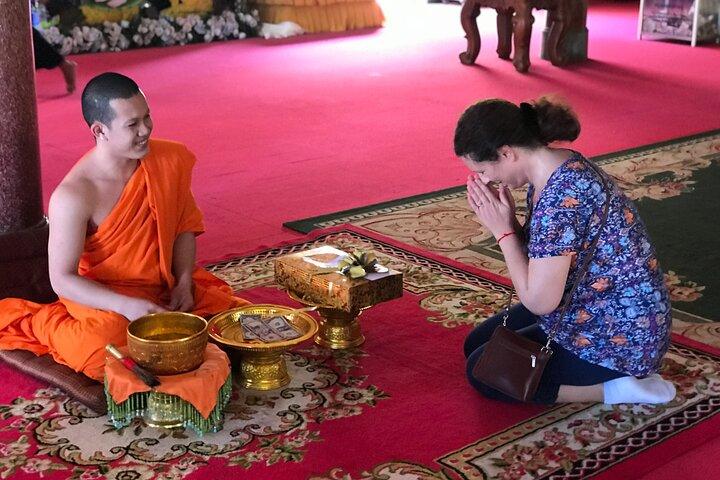 Private Guided Angkor Wat Tour by Lady Tuk Tuk with Monk Blessing