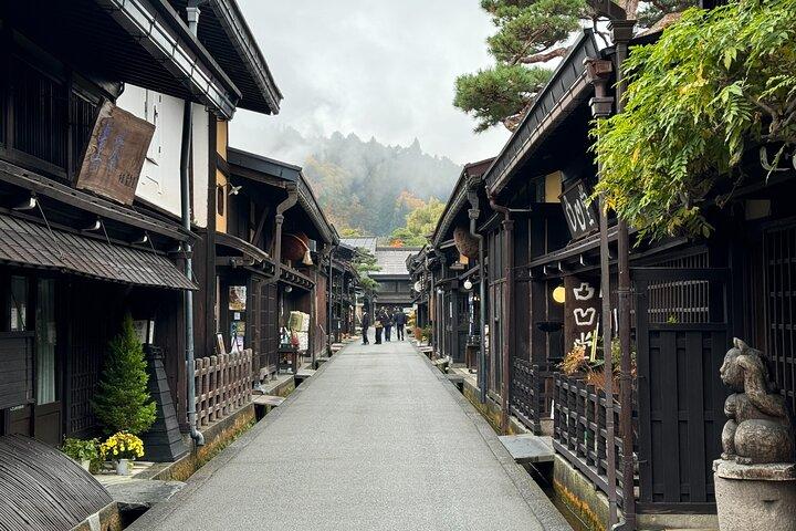 Takayama Early Morning Guided Walking Tour and Market Visit