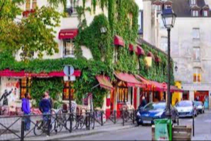 Flavors of Le Marais Guided Walking Tour with Local Tastings
