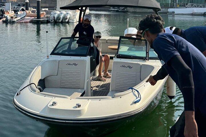 Abu Dhabi: Private Sea Ray Boat Tour with Island Escape