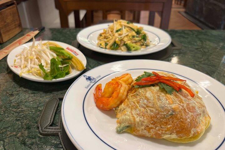 Bangkok Michelin Food Tour (3 Stops+8 tastings) by TukTuk & Walk