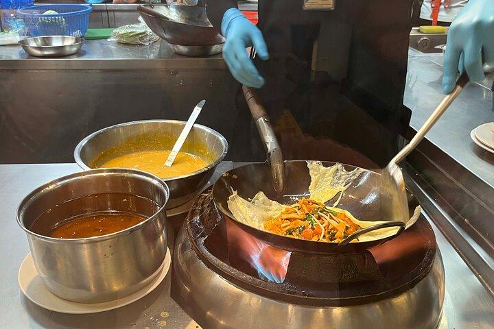 Bangkok Michelin Food Tour (3 Stops+8 tastings) by TukTuk & Walk