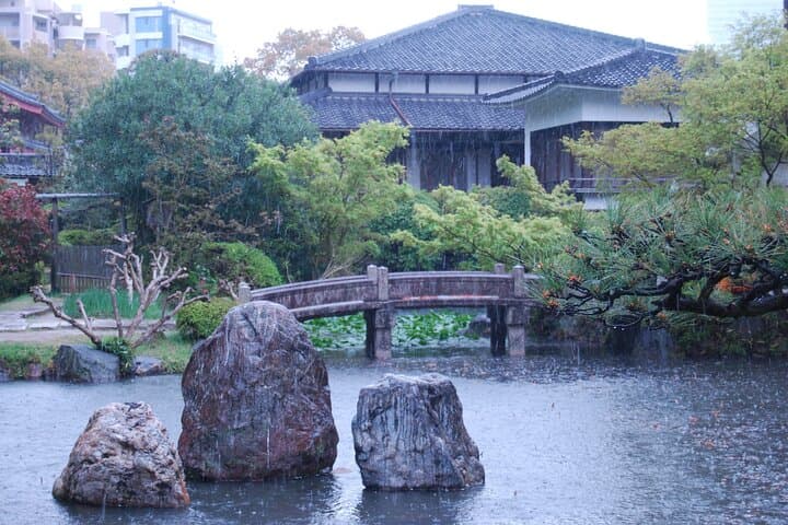 Osaka: Shitennoji Temple Private Tour with Entry Tickets