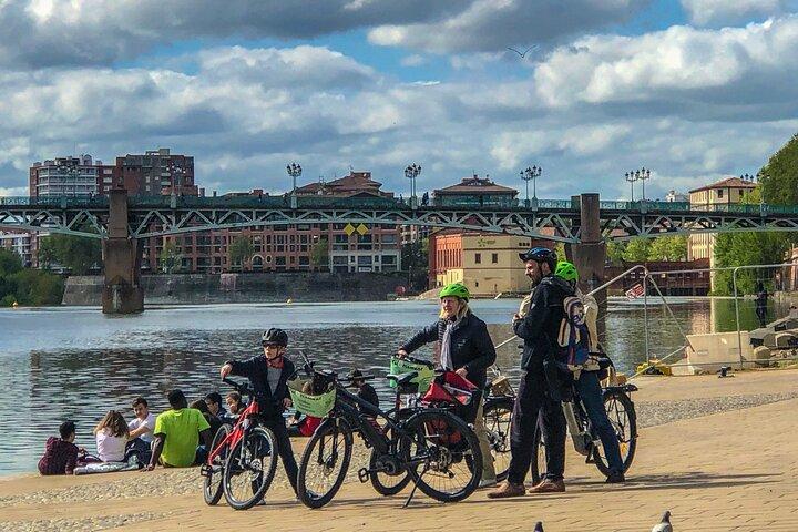 Toulouse Electric Bike Tour: City Center & Garonne