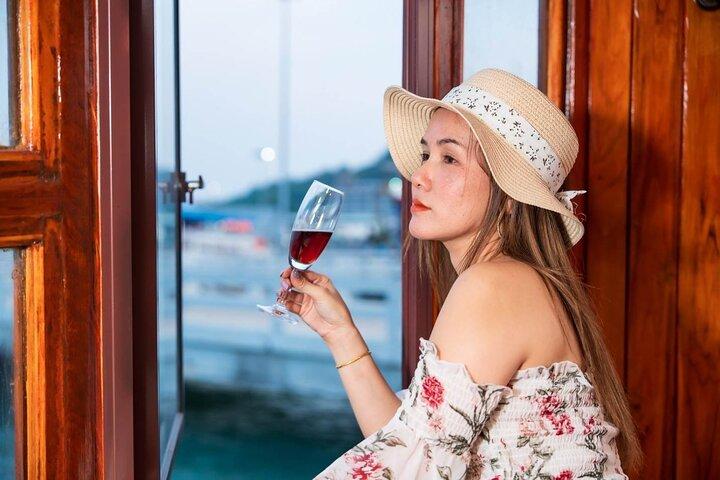 Pattaya Sunset Boat with Starters Admission Ticket