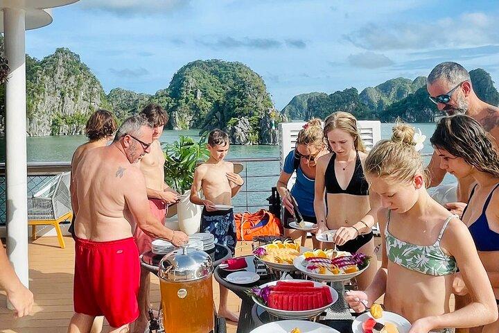 Hanoi: Ultimate Luxury Day Cruise to Lan Ha Bay with Tasty Lunch