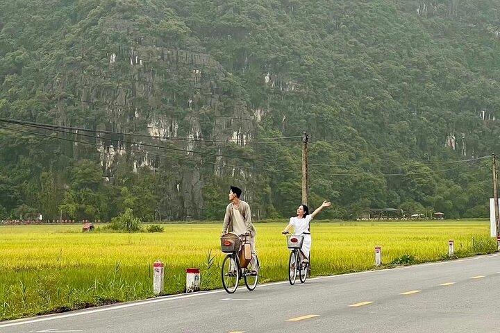 Luxury Day Trip from Hanoi: Explore Hoa Lu Capital & Tam Coc