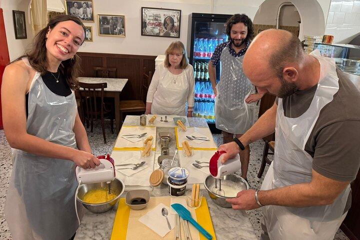 Naples Pizza Cooking Class in Local Restaurant
