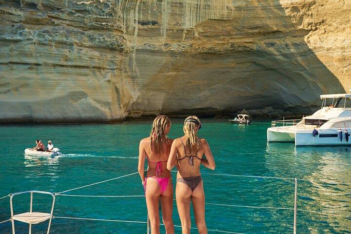 Milos Full-Day Premium Catamaran Cruise Kleftiko and Polyegos
