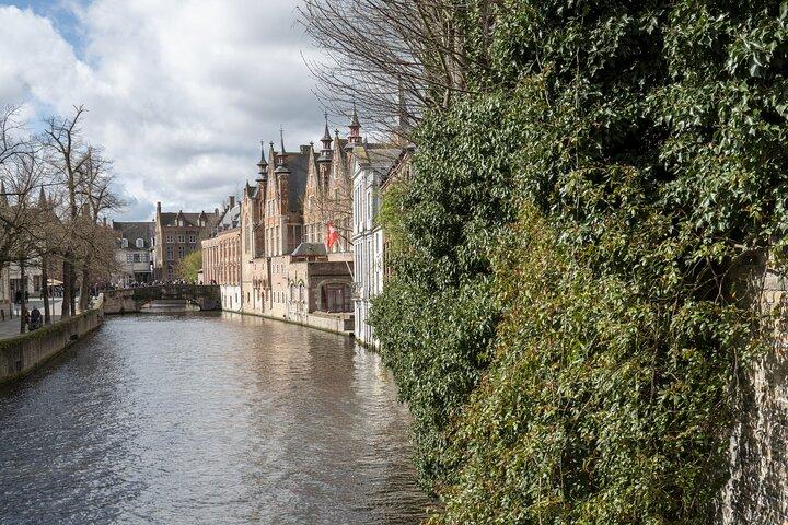 Guided Walking Tour of Bruges with Canal Cruise and Tastings