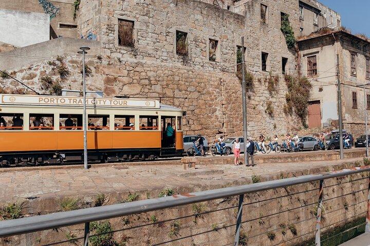 Porto: 3-Hour Old Town & Riverside Bike Tour - Guided Experience