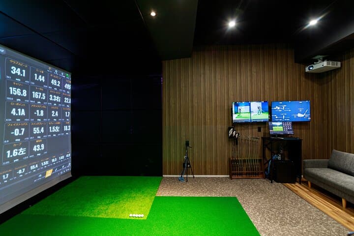 Private Indoor Golf Shinjuku Trackman 4 and Rentals Included