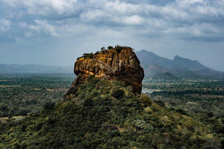 Colombo to Sigiriya and Dambulla Day Trip: UNESCO Sites Tour