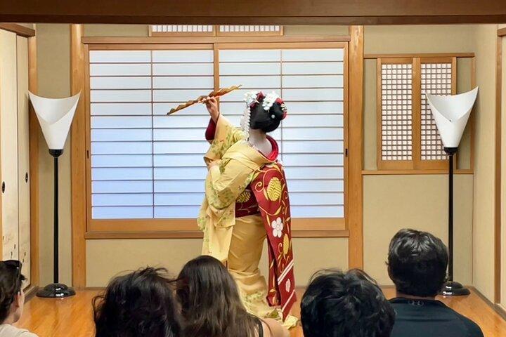 Kyoto Private Geisha Experience in an Exclusive Teahouse at Gion