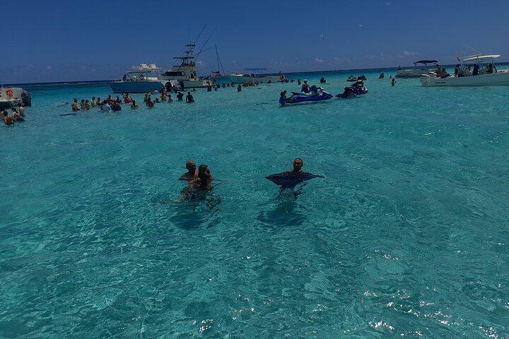 Stingray City Sandbar 3.5 hr Snorkel Tour & Starfish Beach