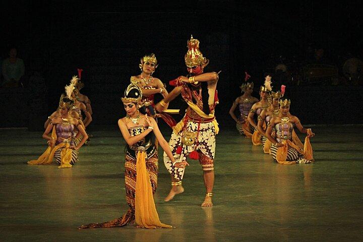 Prambanan Temple Sunset and Ramayana Ballet All In Private Tour