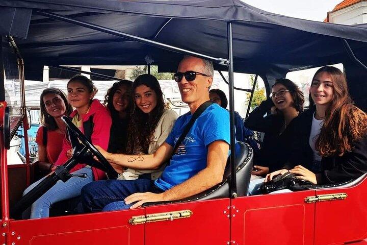 2h Classic Tuk: Discover Lisbon’s Hidden Treasures
