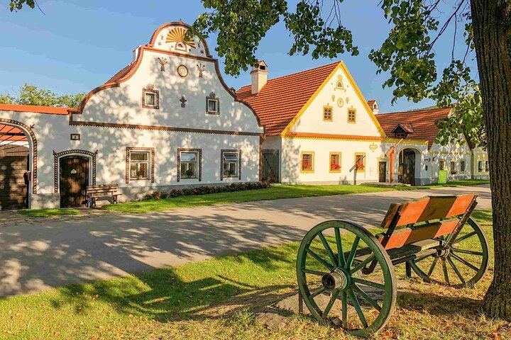 Český Krumlov & Holašovice UNESCO Village Small Group Day Tour