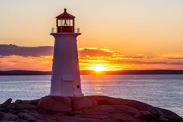 Classic Peggy's Cove Tours: Peggy's Cove, Citadel & Public Garden