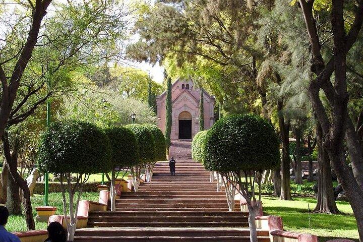 Walking tour with legends and tasting in Querétaro