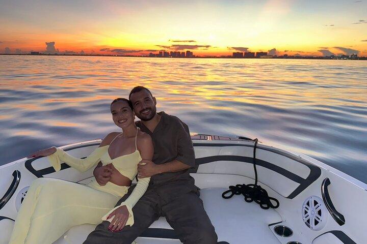 Miami Express Private Boat a 1- Hour Luxury Experience