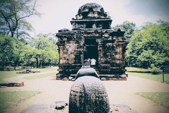 Polonnaruwa Kingdom UNESCO Tour with Don Nuwan