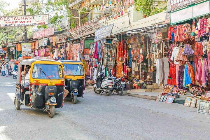 Udaipur: Shopping Tour with Local Bazaars and Artisan Workshops