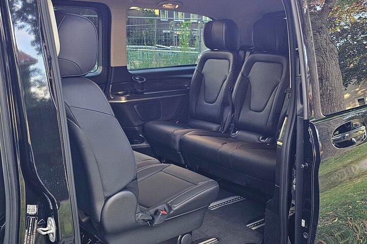 Private Tour in a Luxury Van to Zaandam, Windmills & Volendam