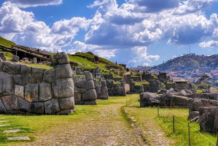 Cusco City Tour: 4-Hour Tour to Sacsayhuamán and Qenqo