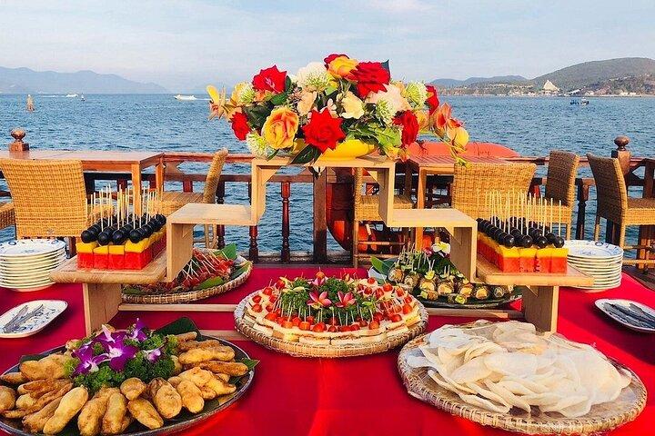 Snorkeling and Floating Bar with Island Fun at Nha Trang Cruise