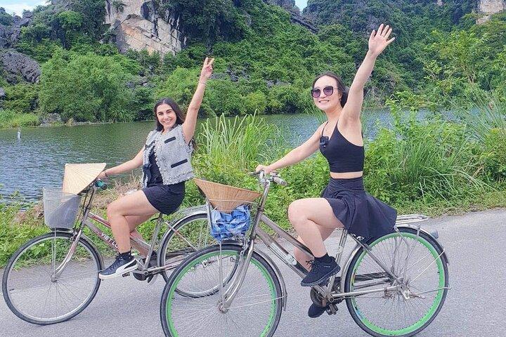 Luxury Day Trip from Hanoi: Hoa Lu, Trang An & Mua Caves