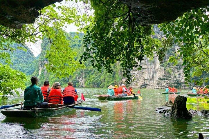 Luxury Day Trip from Hanoi: Hoa Lu, Trang An & Mua Caves