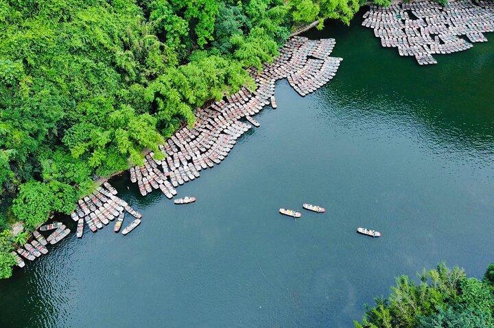 Luxury Day Trip from Hanoi: Hoa Lu, Trang An & Mua Caves