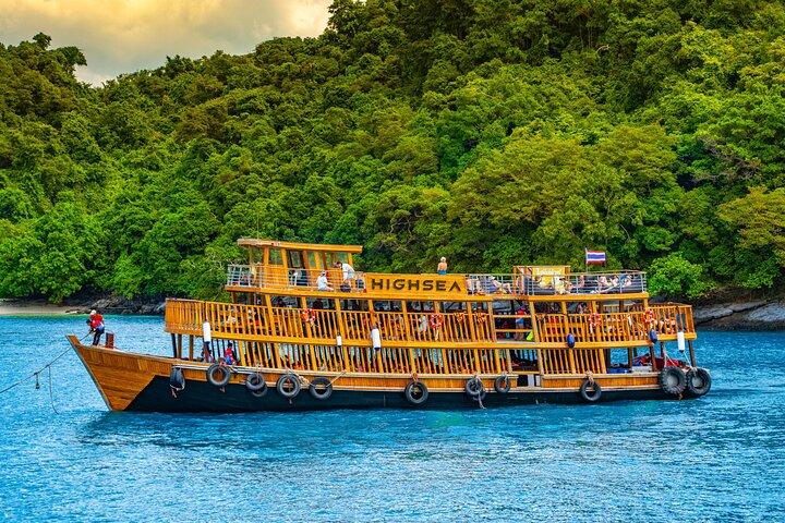 Angthong National Marine Park Tour by Large Boat