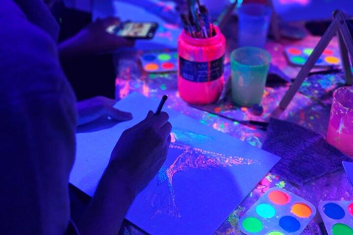 Fluorescent painting studio in Lyon in an art gallery