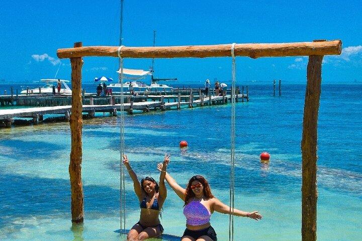 Snorkeling and Catamaran Cruise to Isla Mujeres with Lunch