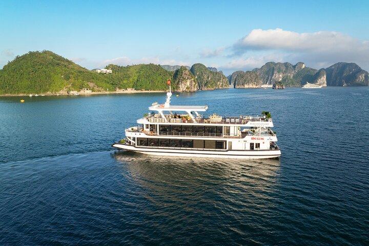 From Hanoi: Luxury Halong Hercules Grand Cruise with Limousine